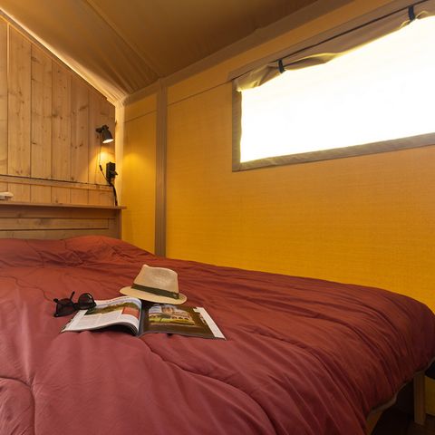 Canvas and wooden tent 5 persons - including sanitary facilities
