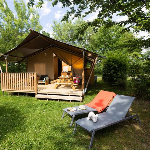 Canvas and wooden tent 5 persons - including sanitary facilities