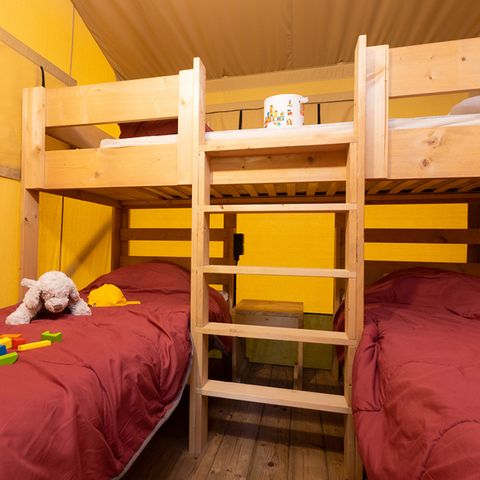 Canvas and wooden tent 5 persons - including sanitary facilities