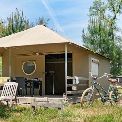 CANVAS AND WOOD TENT 4 people - including sanitary facilities