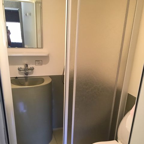 CANVAS AND WOOD TENT 4 people - including sanitary facilities