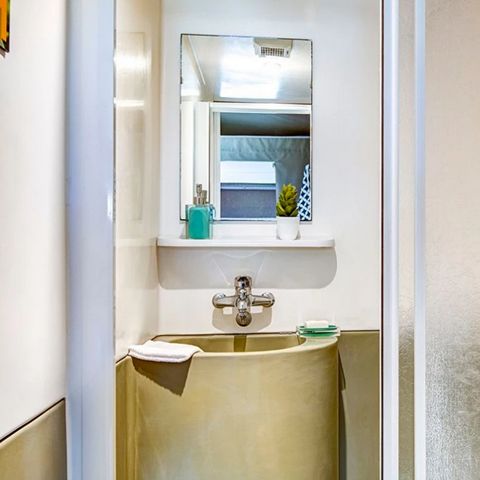 CANVAS AND WOOD TENT 4 people - including sanitary facilities