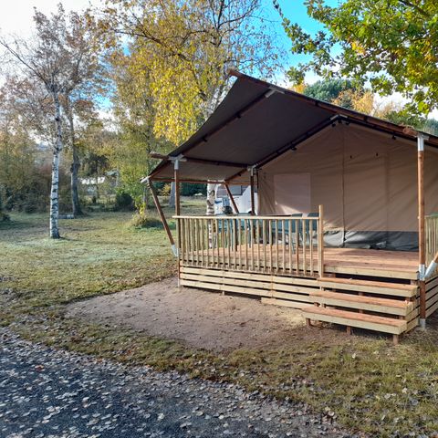 Canvas and wooden tent 6 persons - including toilet