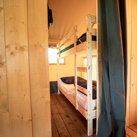 Canvas and wooden tent 4 persons - including sanitary facilities