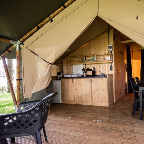 Canvas and wooden tent 4 persons - including sanitary facilities