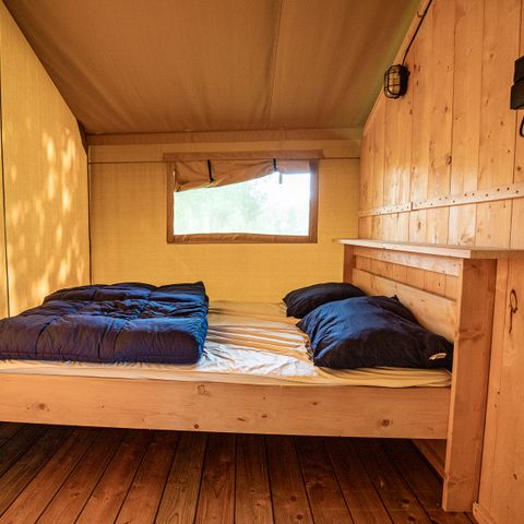Canvas and wooden tent 4 persons - including sanitary facilities