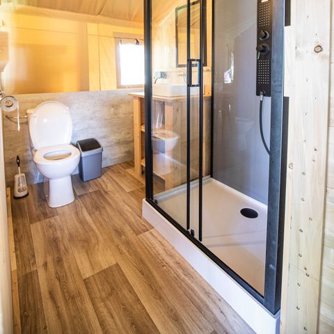 Canvas and wooden tent 4 persons - including sanitary facilities