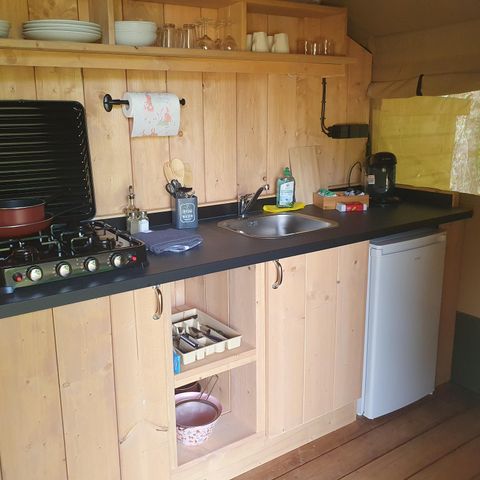 CANVAS AND WOOD TENT 4 people - including sanitary facilities