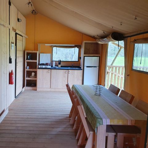 CANVAS AND WOOD TENT 6 people - including sanitary facilities