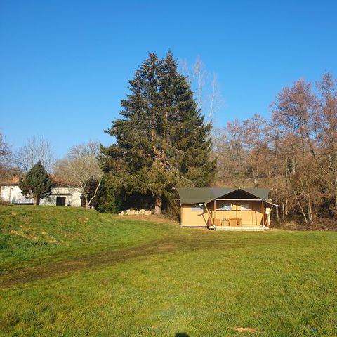 CANVAS AND WOOD TENT 6 people - including sanitary facilities