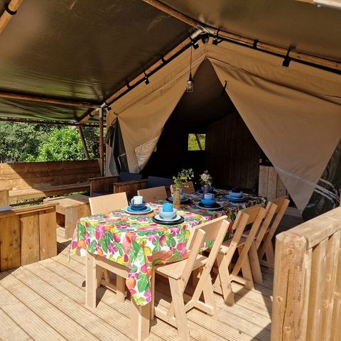 Canvas and wooden tent 6 persons - including sanitary facilities