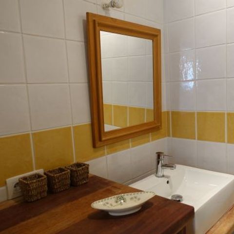 COUNTRY HOUSE 4 people - Outside the Domaine, village house Equipped gîte for 4 people / optional access to swimming pool