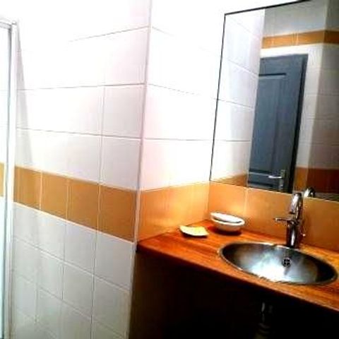 COUNTRY HOUSE 4 people - Outside the Domaine, village house Equipped gîte for 4 people / optional access to swimming pool