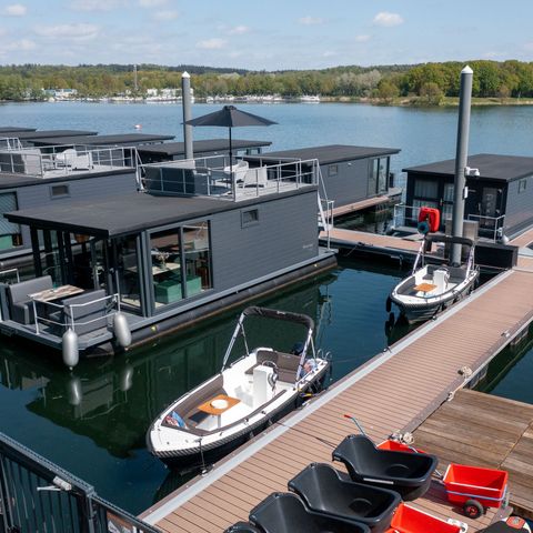 LODGE 6 people - Houseboat 4-6 persons (with hot tub)