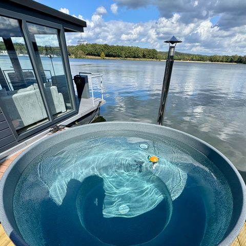 LODGE 6 people - Houseboat 4-6 persons (with hot tub)