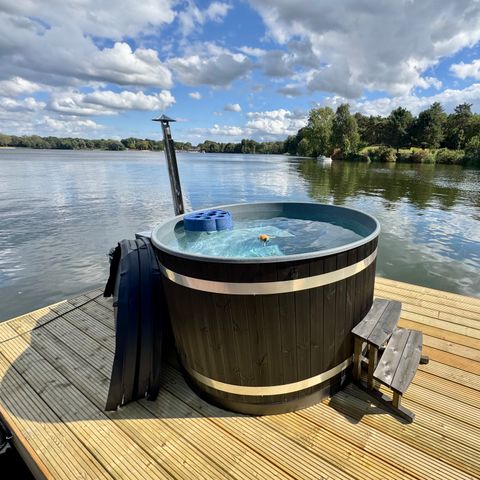 LODGE 6 people - Houseboat 4-6 persons (with roof terrace and hot tub)