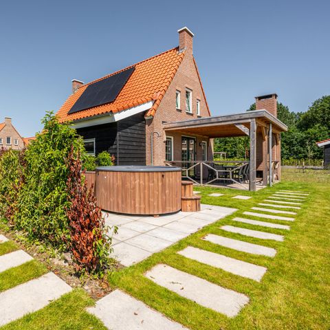 VILLA 7 people - Hofvilla with hot tub & sauna | 7 pers.