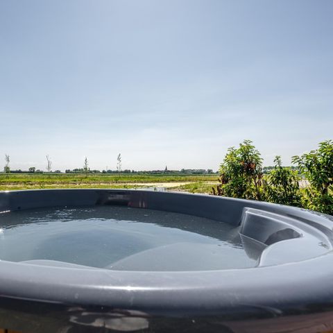 VILLA 6 people - Waterfront villa with hot tub