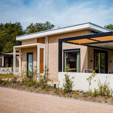 HOUSE 8 people - Stone partridge