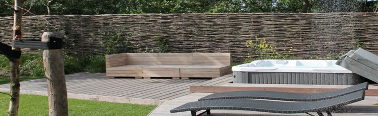 Holiday cottages with garden